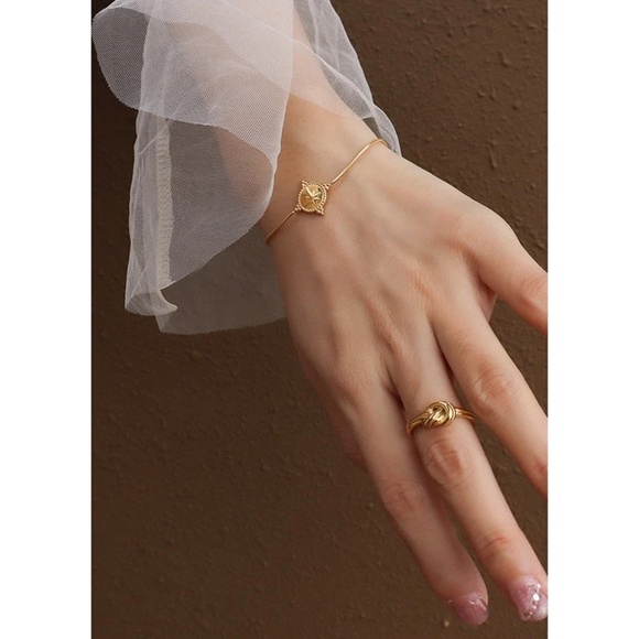 Dainty 8 Point Star Bracelet, Dainty Bracelet, Simple Bracelet Gold Plated - Picture 4 of 4